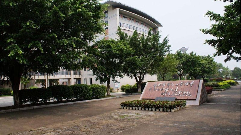深圳三极管样品批发：揭秘三极管选型与采购要点